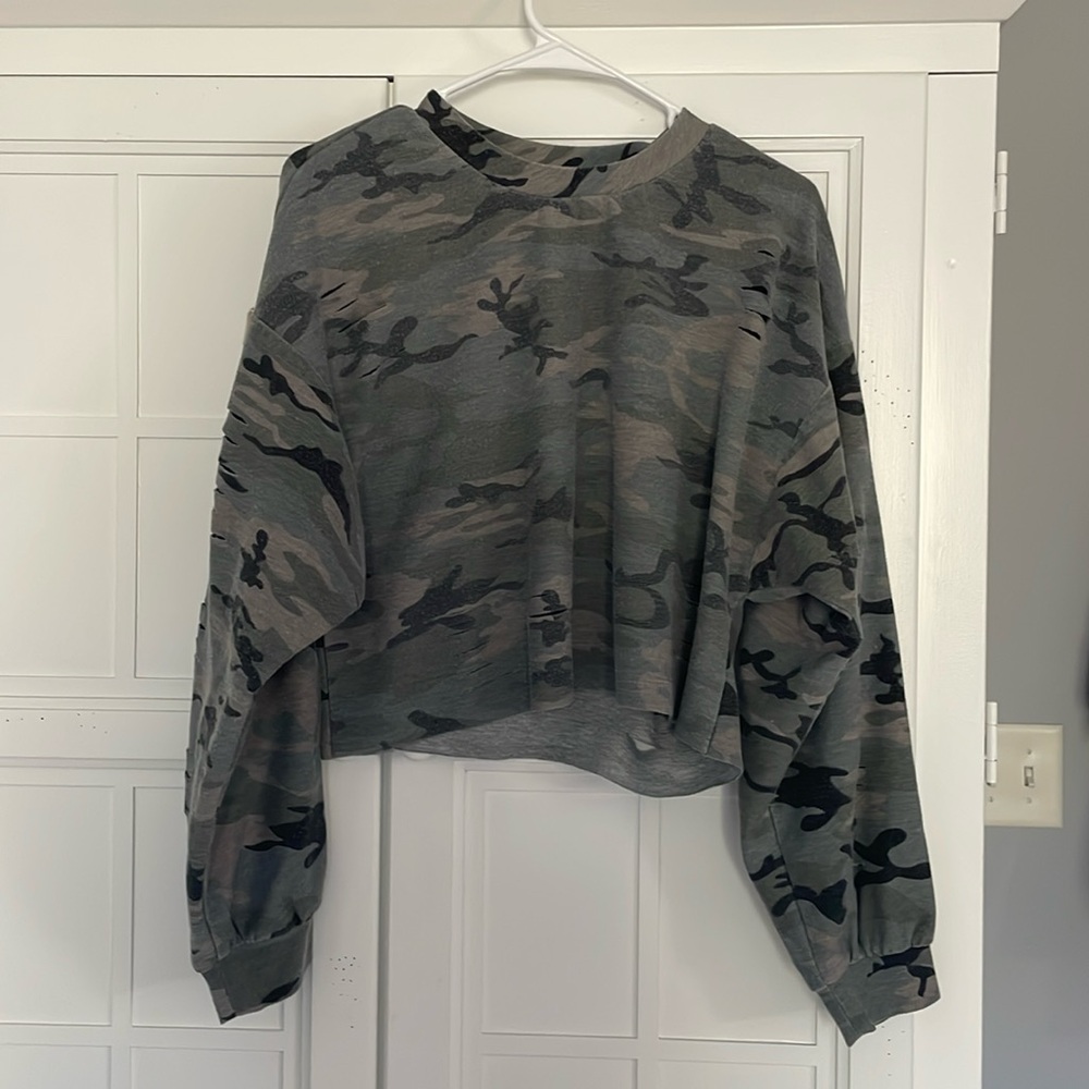 Camo cropped long sleeve